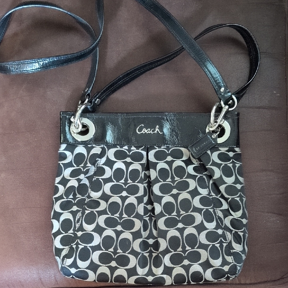 Coach Black and Cream Shoulder Bag